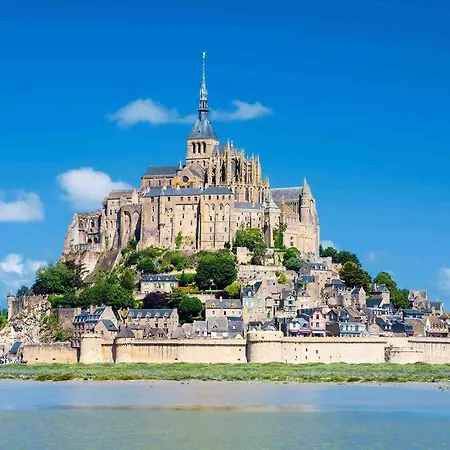 펜션 Daisy With Seasonal Swimming Pool Le Mesnil-Gilbert