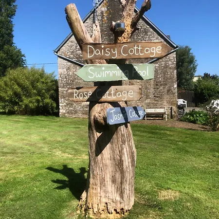 Daisy With Seasonal Swimming Pool * Le Mesnil-Gilbert