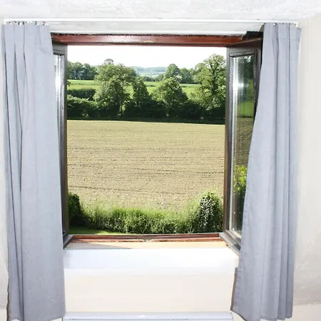 Daisy With Seasonal Swimming Pool *