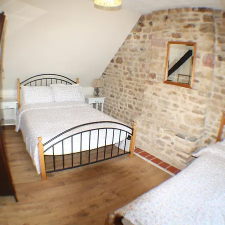 펜션 Daisy With Seasonal Swimming Pool *