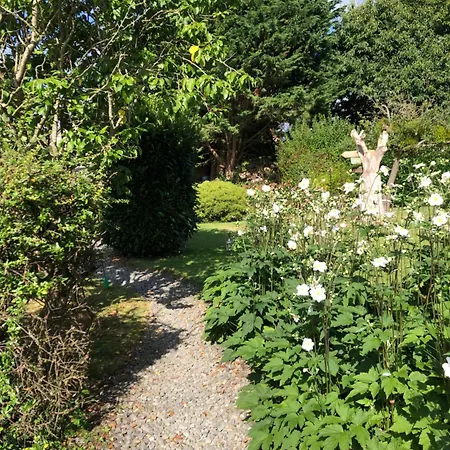 Σπίτι διακοπών Daisy With Seasonal Swimming Pool