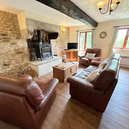 펜션 Daisy With Seasonal Swimming Pool Le Mesnil-Gilbert