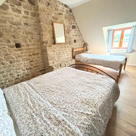 Daisy With Seasonal Swimming Pool Σπίτι διακοπών *