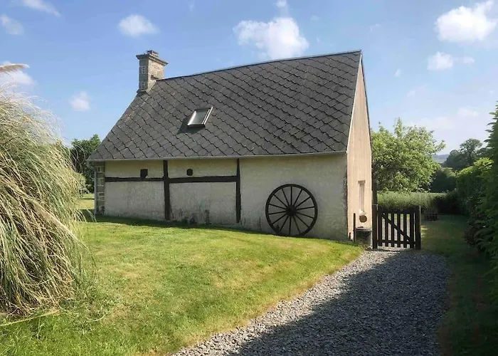 Daisy With Seasonal Swimming Pool Сasa de vacaciones *