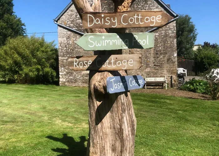 Daisy With Seasonal Swimming Pool * Le Mesnil-Gilbert