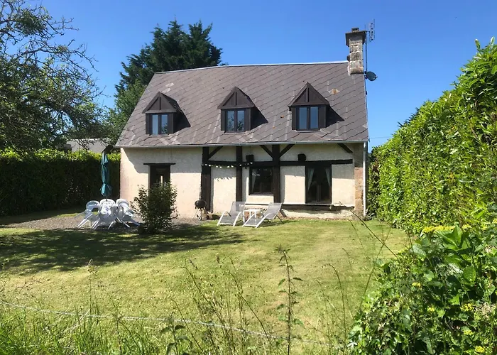 Daisy With Seasonal Swimming Pool Le Mesnil-Gilbert